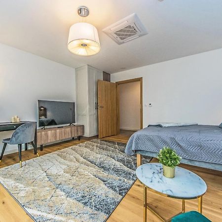 Bh Properties, Apartamenty Teatr Wybrzeze Srodmiescie Danzig Exterior foto