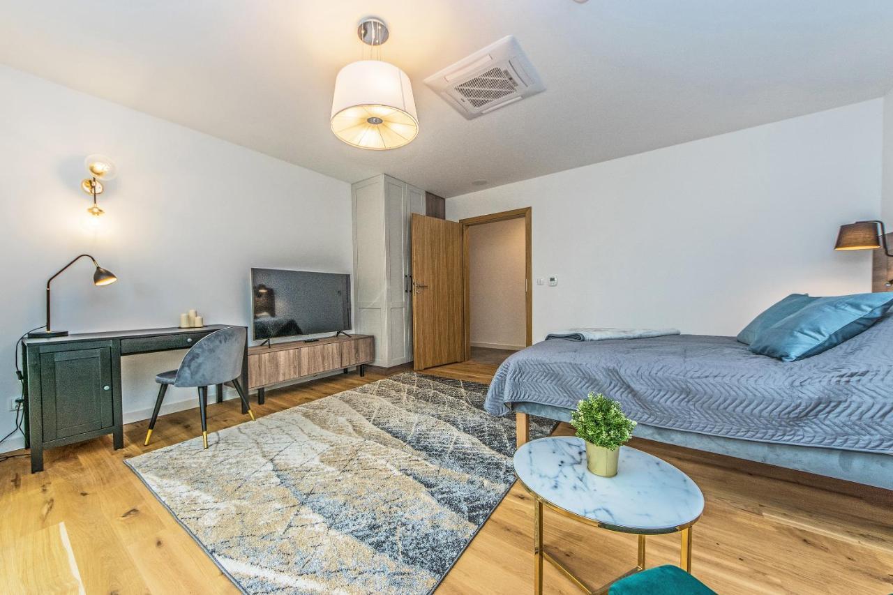 Bh Properties, Apartamenty Teatr Wybrzeze Srodmiescie Danzig Exterior foto
